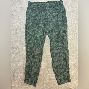 Orvis Relaxed Fit Green Digital Camo Pants